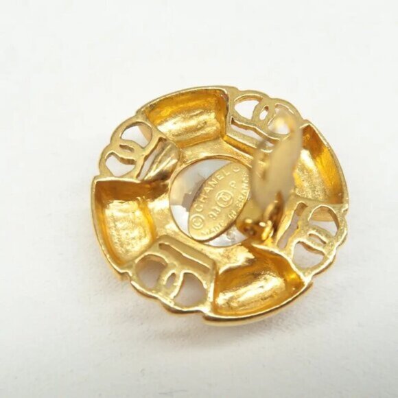 100% Authentic CHANEL Gold Metal CC Pearl Clip-On Earrings - Picture 4 of 9